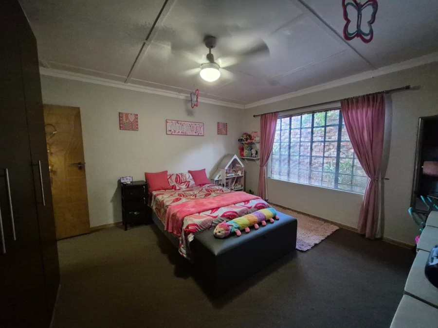 5 Bedroom Property for Sale in Langenhovenpark Free State